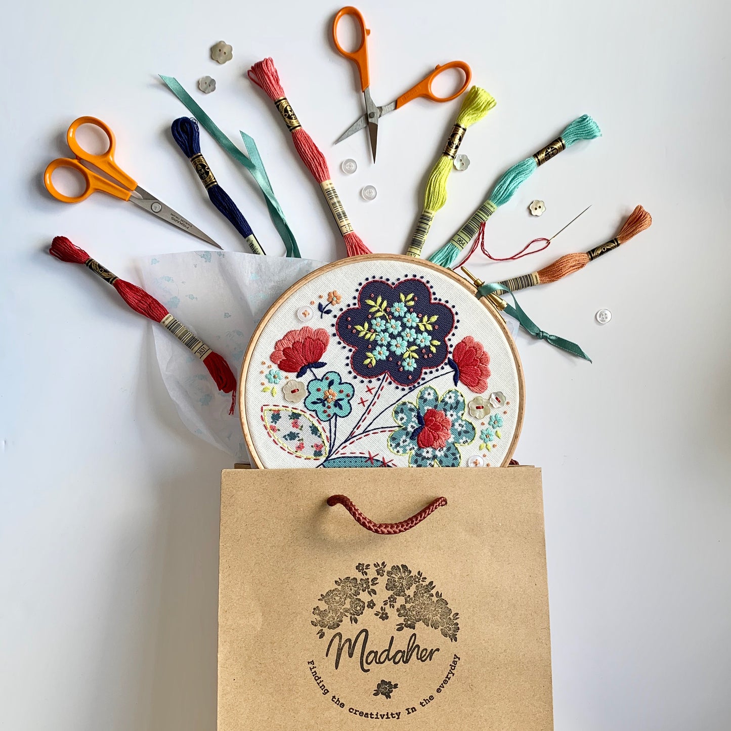 Homespun Ditsy Embroidery Kit **with wonderful Appliqué effect.